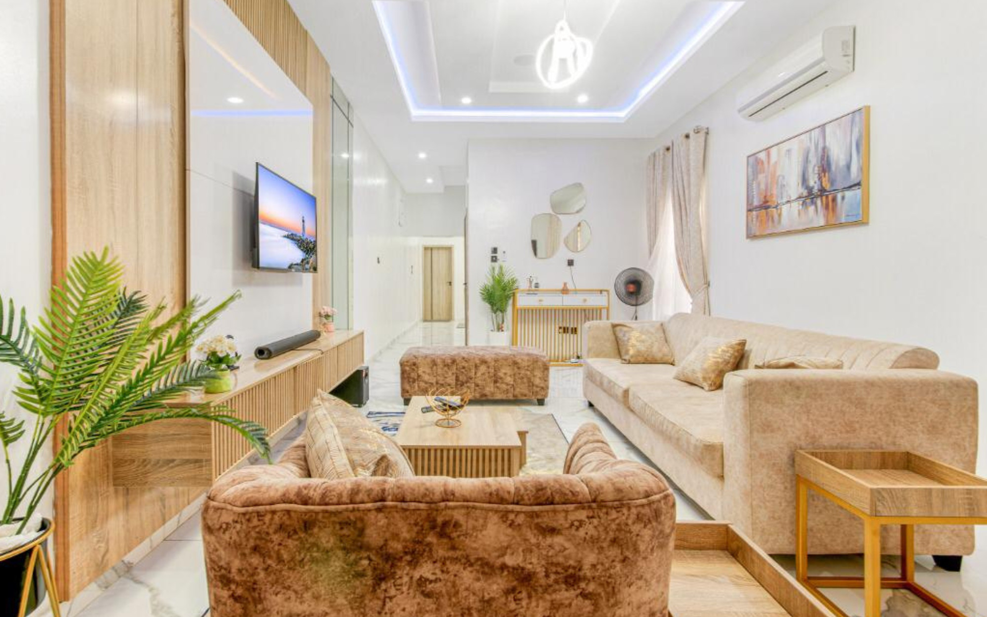 Exquisite 3bedroom apartment with a snooker board and table tennis